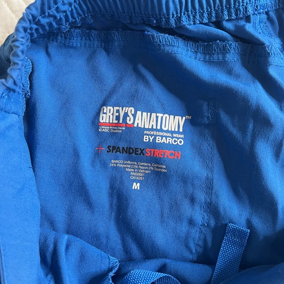Grey’s Anatomy spandex stretch pants in medium - Picture 3 of 4